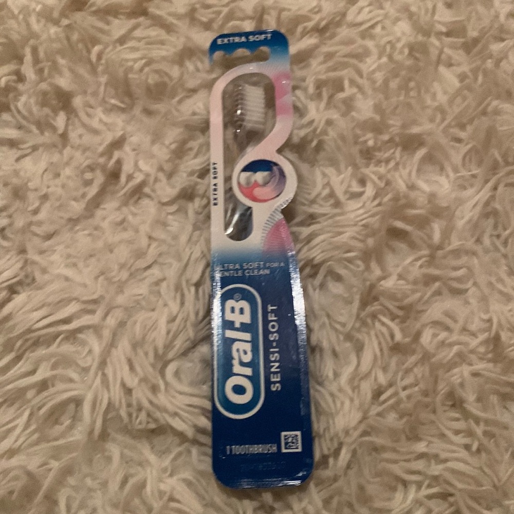 🌟 3/$10 Oral B Blue extra soft Sensi-soft toothbrush NIB